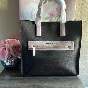 ⭐️Michael kors purse